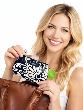 Vera Bradley Baroque Clip Zip ID Holder – Retired Print NWT